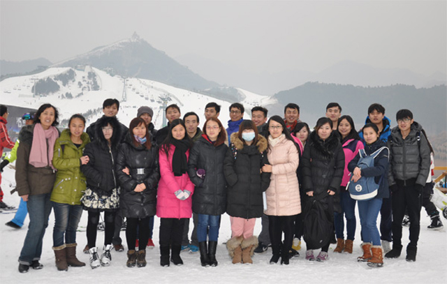 2014年年度总结大会-滑雪